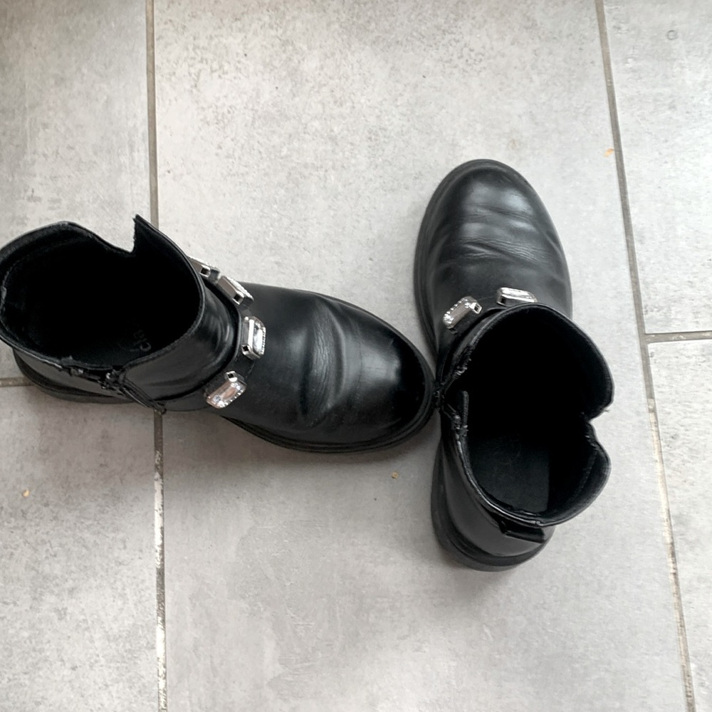 Black casual boots for girls